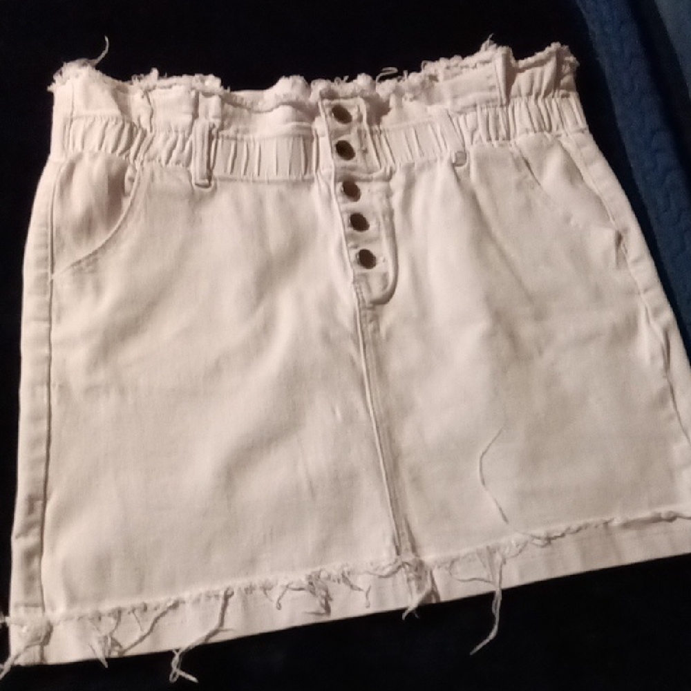 SHEIN White Jean Shorts with Distressed Hem